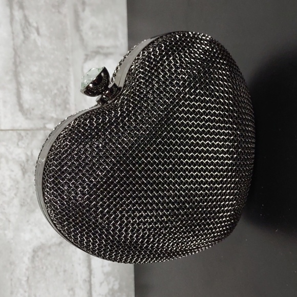 Unique Metal Heart Shaped Clutch Bag - Picture 6 of 14